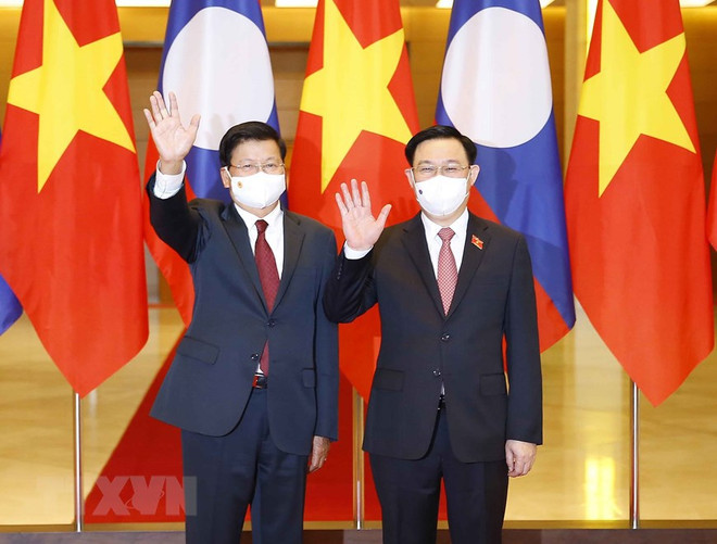 Entrevue entre le président vietnamien de l’AN et le SG et président lao Thongloun Sisoulith ảnh 1 Entrevue entre le président vietnamien de l’AN et le SG et président lao Thongloun Sisoulith ảnh 1
