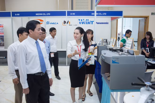 Ouverture de l'expo "Vietnam Industrial & Manufacturing fair 2017" ảnh 1