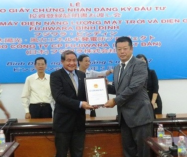 Binh Dinh : remise de la licence pour un projet éolien et photovoltaïque ảnh 1 Binh Dinh : remise de la licence pour un projet éolien et photovoltaïque ảnh 1