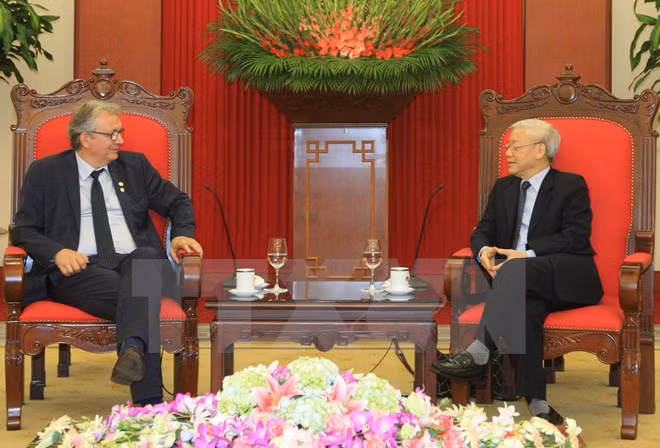 Renforcement des relations entre les Communistes vietnamien et français ảnh 1