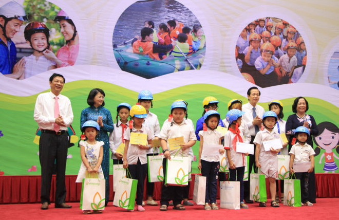 Lancement du Mois d'action national pour l'enfance 2016 à Quang Ninh ảnh 1