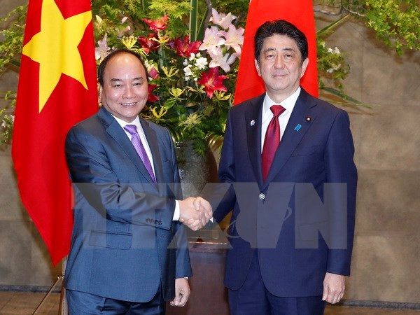 Entretien entre les Premiers ministres vietnamien et japonais ảnh 2 Entretien entre les Premiers ministres vietnamien et japonais ảnh 2