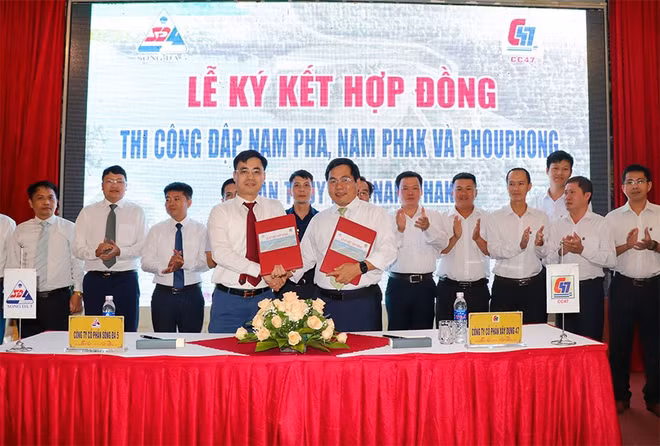 Deux entreprises construisent le barrage de centrale de Nam Phak ảnh 1