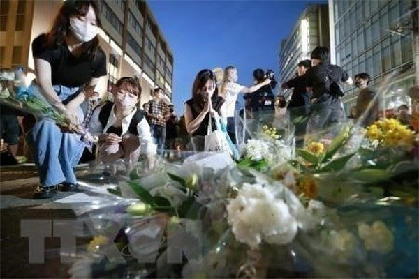 Un registre de condoléances ouvert à l’ambassade du Japon à Hanoi pour Abe Shinzo ảnh 1 Un registre de condoléances ouvert à l’ambassade du Japon à Hanoi pour Abe Shinzo ảnh 1