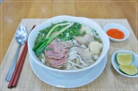 Trois plats vietnamiens figurent dans le top 100 célèbres plats du monde ảnh 1