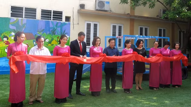 Inauguration d’un espace de recréation destiné aux enfants malvoyants ảnh 1