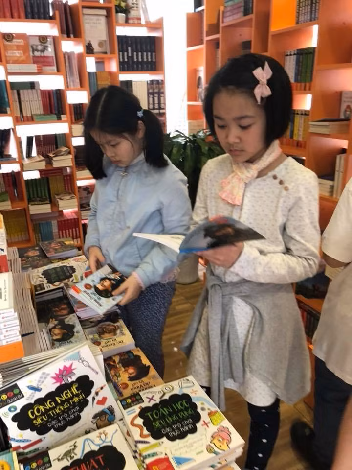 Plus de 80.000 exemplaires vendus lors de la rue des livres du Têt du Chien à Hanoï ảnh 1