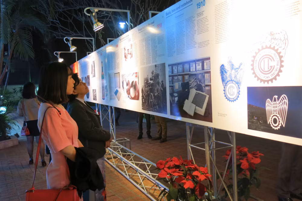  L’exposition «50 +! Le jeu de la grande industrie» à Hanoi ảnh 1