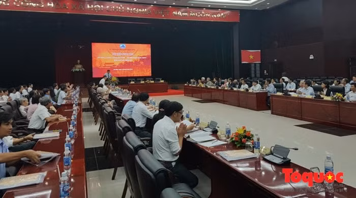 Séminaire sur la lutte d’hier de Da Nang contre les forces interarmées France-Espagne ảnh 1