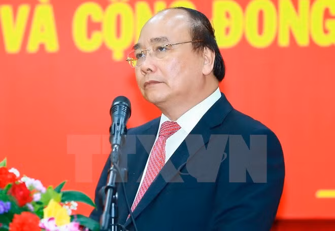 Le PM Nguyên Xuân Phuc part pour le 30ème Sommet de l'ASEAN à Manille ảnh 1