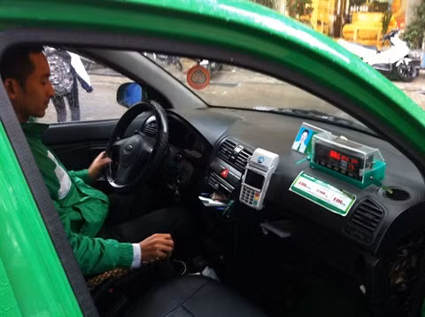 Entrée officielle d'Uber sur le marché des services de transport ảnh 3