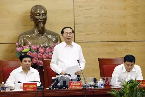 Le président Tran Dai Quang travaille avec les autorités de Nghe An ảnh 1