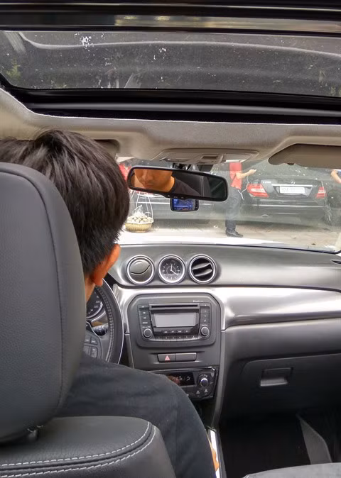 Entrée officielle d'Uber sur le marché des services de transport ảnh 1