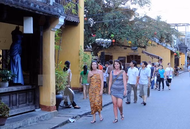 Quang Nam : hausse du nombre de touristes au Nouvel An 2016 ảnh 1