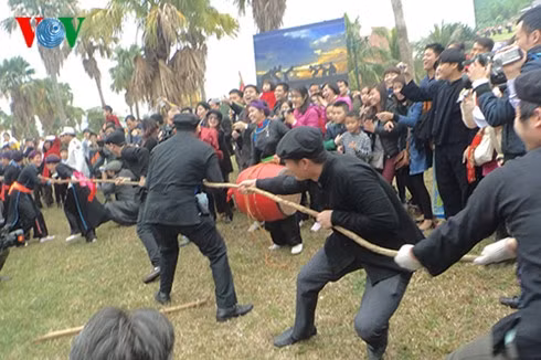 «Accueil du Nouvel An 2016» au Village culturel et touristique des ethnies du Vietnam ảnh 1 «Accueil du Nouvel An 2016» au Village culturel et touristique des ethnies du Vietnam ảnh 1