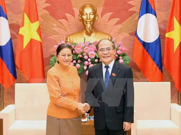 Nguyen Sinh Hung reçoit ses homologues laotien et cambodgien ảnh 1