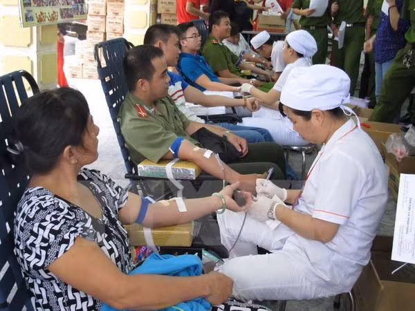 HCM-Ville : des milliers de personnes donnent de sang lors du "Dimanche rouge" ảnh 1