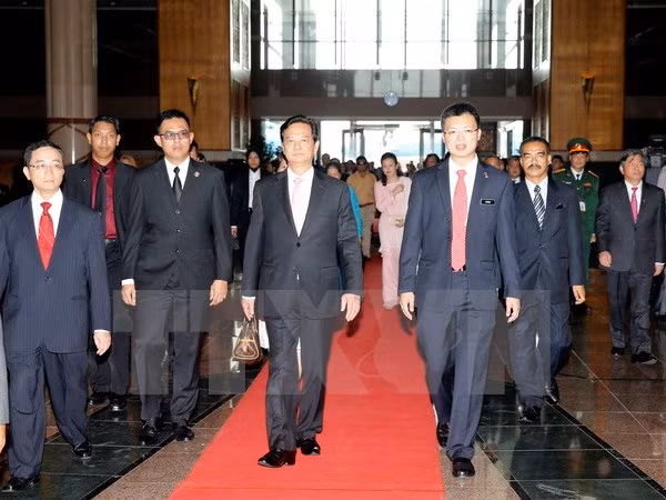 Le Premier ministre arrive à Kuala Lumpur ảnh 1