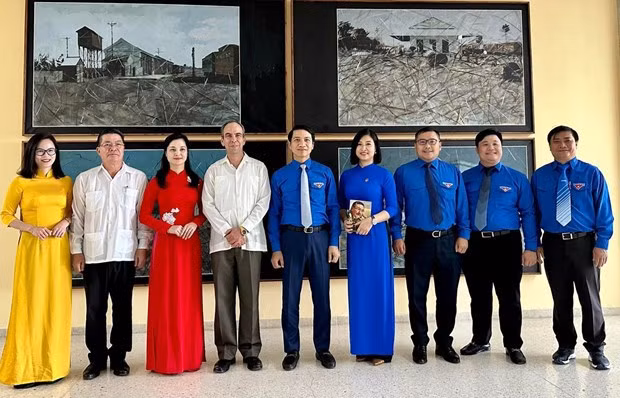 Les jeunes se donnent la main pour renforcer les relations entre le Vietnam et Cuba ảnh 1