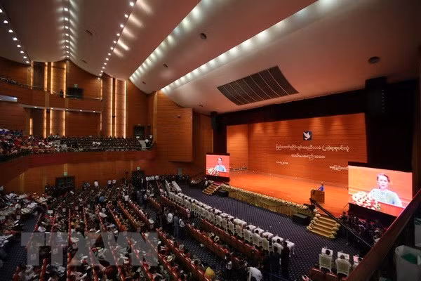 Le président birman appelle à des réformes plus profondes ảnh 1