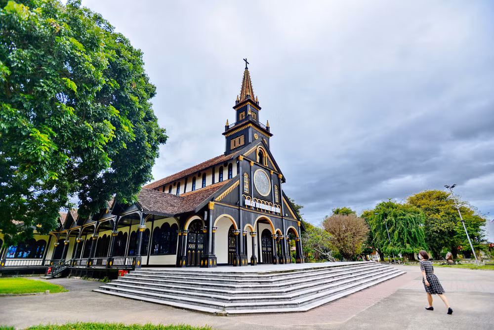 L’église romane en bois de Kon Tum ảnh 1
