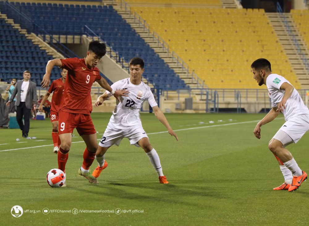 Football : le Vietnam éliminé de la Doha Cup 2023 après sa défaite contre le Kyrgyzstan ảnh 2