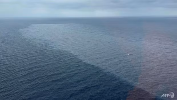 Un pétrolier transportant 800 tonnes de mazout a coulé dans les eaux philippines ảnh 1