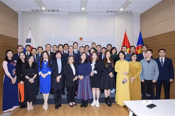 Le vice-président de l'AN Nguyen Duc Hai en visite de travail en R. de Corée ảnh 2