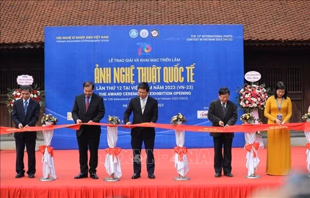 Les lauréats du concours de photos d’art du Vietnam 2023 honorés à Hanoi ảnh 1