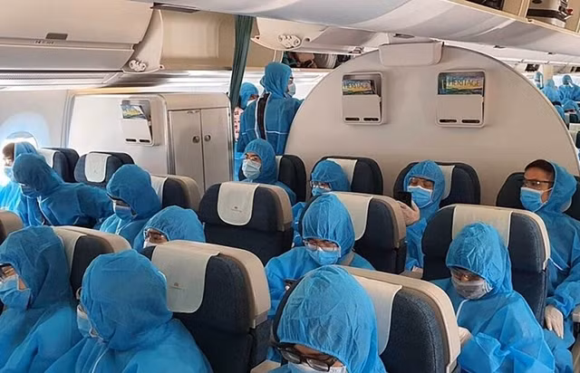 Neuf autres personnes visées par une enquête liée aux vols de rapatriement ảnh 1