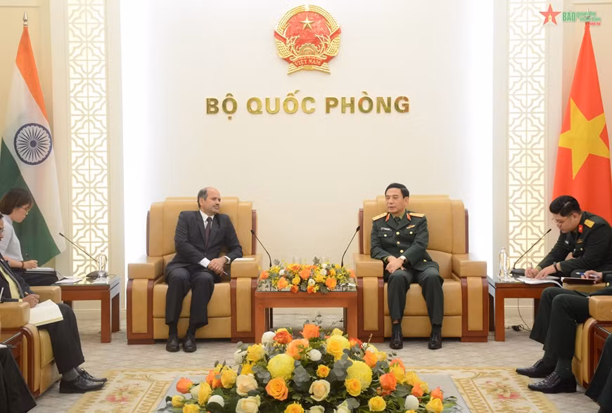 Le ministre de la Défense reçoit l’ambassadeur d’Inde ảnh 1 Le ministre de la Défense reçoit l’ambassadeur d’Inde ảnh 1