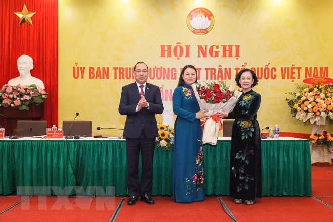 La permanente du Secrétariat Truong Thi Mai souligne le rôle du Front de la Patrie du Vietnam ảnh 2