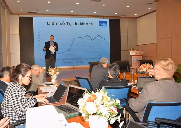 Rénover les institutions économiques vers un pays à revenu intermédiaire de la tranche supérieure d'ici 2030 ảnh 1