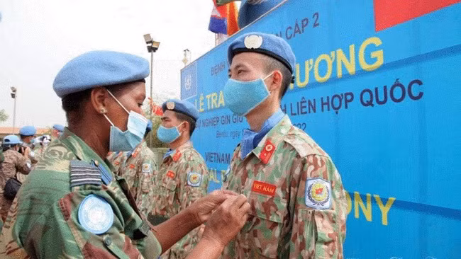 Soixante-trois membres de l'hôpital de campagne de niveau 2 n°3 du Vietnam à l'honneur ảnh 2
