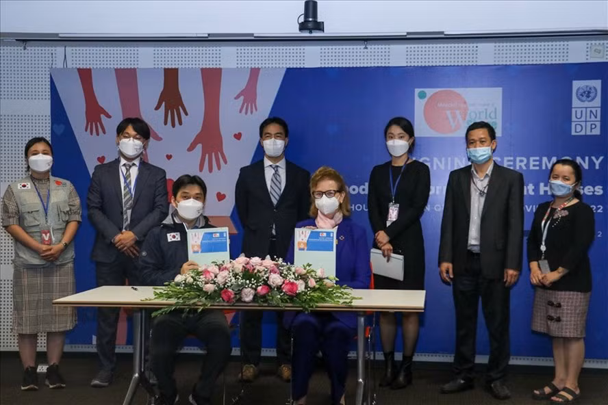 PNUD et WorldShare construisent davantage de maisons résistantes aux inondations à Quang Binh ảnh 2