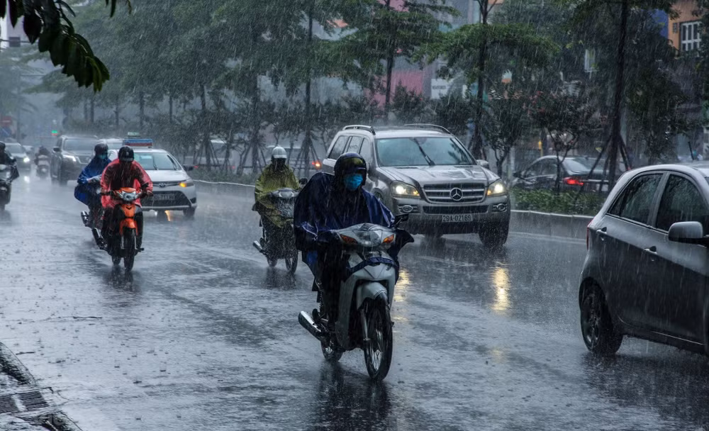 De fortes pluies s’abattent sur la région moyenne et montagneuse du Nord ảnh 1