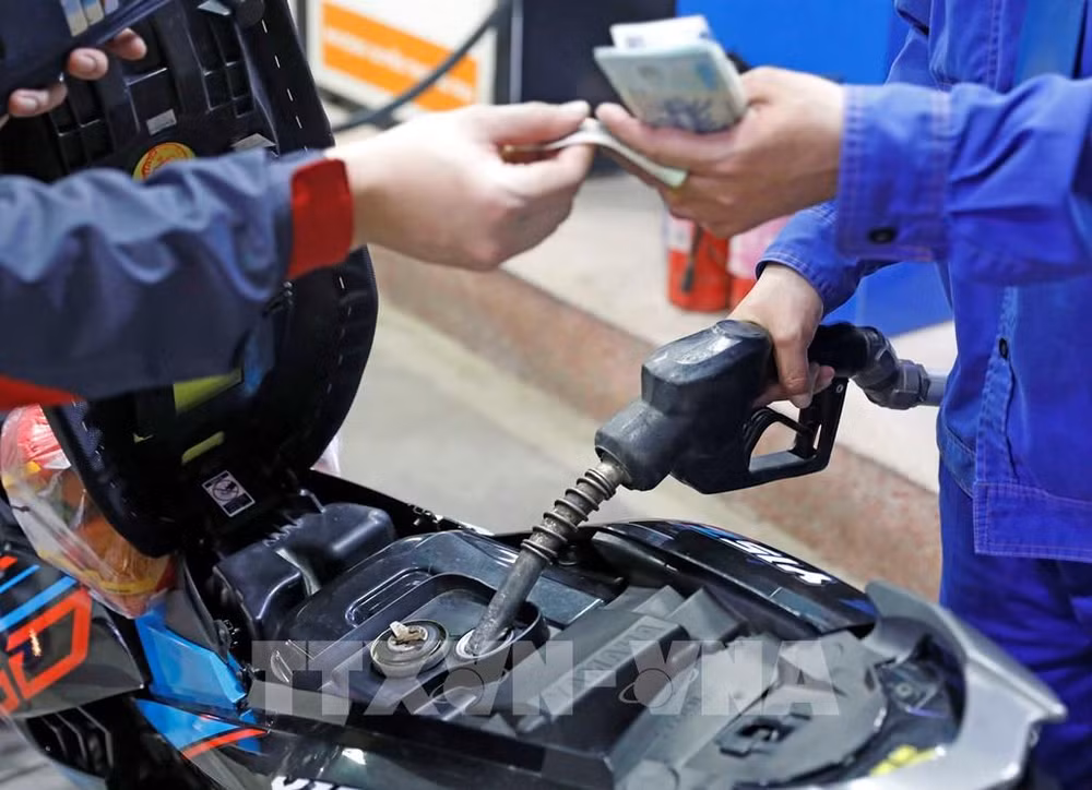 Les prix à la pompe continuent de flamber ảnh 1