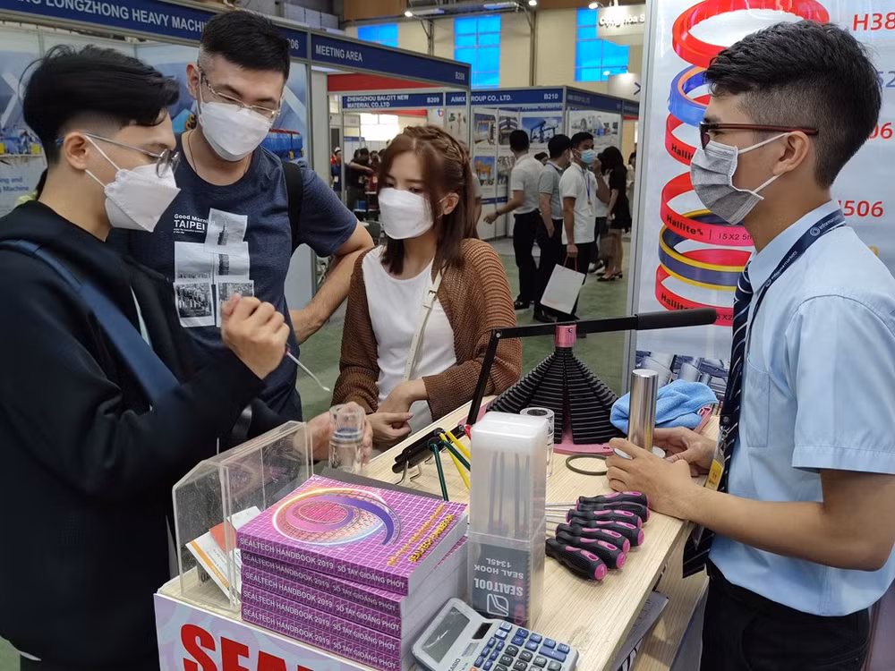 Ouverture du 5e salon international sur l'exploitation minière et la construction du Vietnam ảnh 1