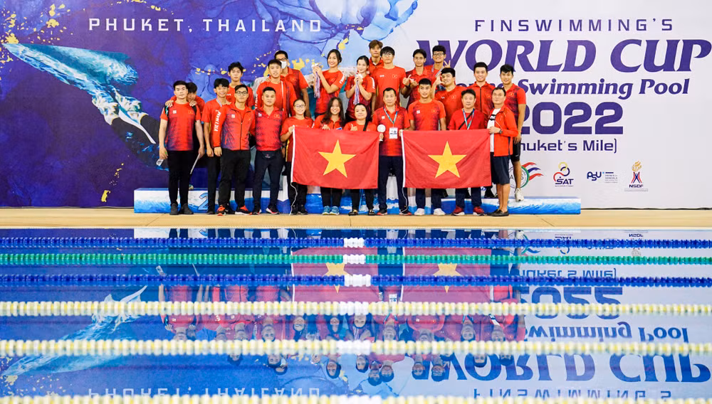 Nage avec palmes: le Vietnam brille au Finswimming's World Cup Round Swimming Pool 2022 ảnh 1