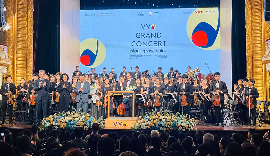 L'Orchestre symphonique des jeunes du Vietnam fait ses débuts ảnh 1