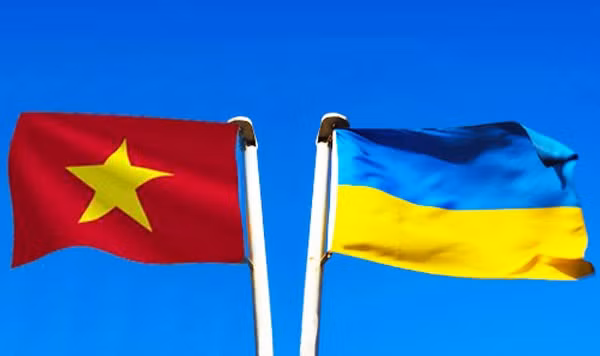 Félicitations à l’occasion des 30 ans des relations diplomatiques Vietnam-Ukraine ảnh 1
