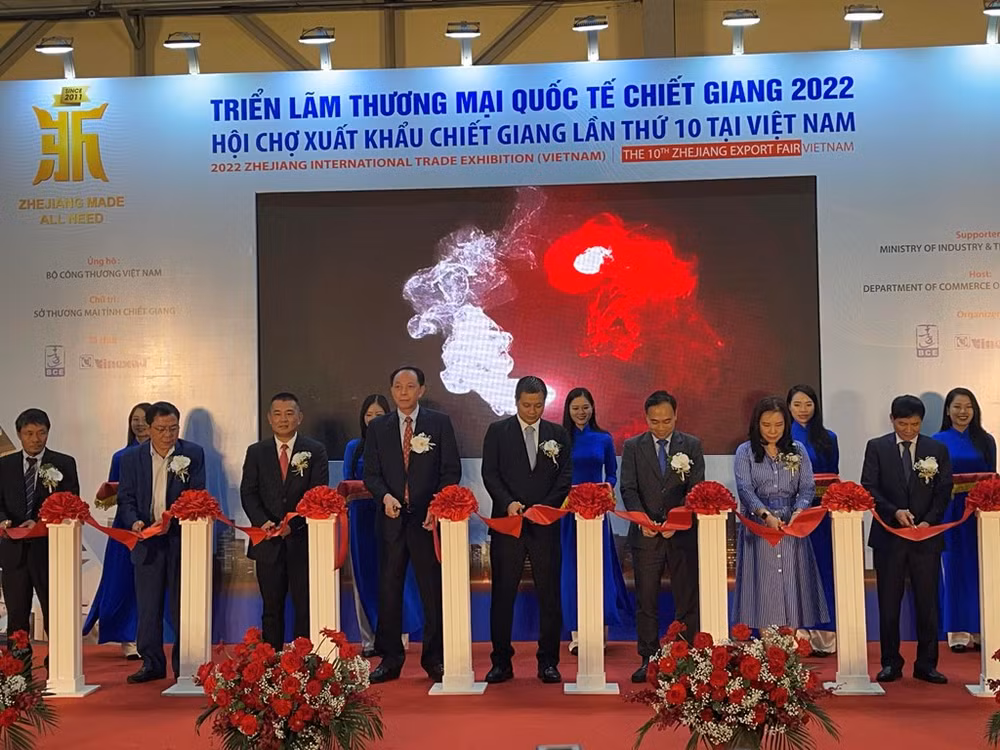 Ouverture de l'Exposition commerciale internationale du Zhejiang 2022 à Hanoï ảnh 1