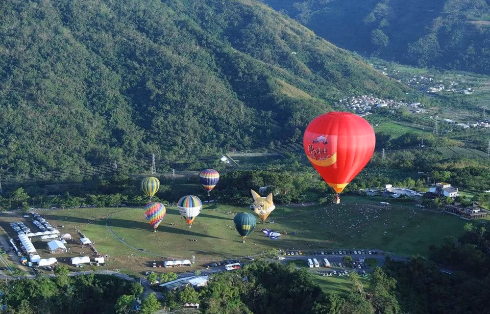 Ouverture de la première édition du Festival international de montgolfières à Tuyen Quang ảnh 1
