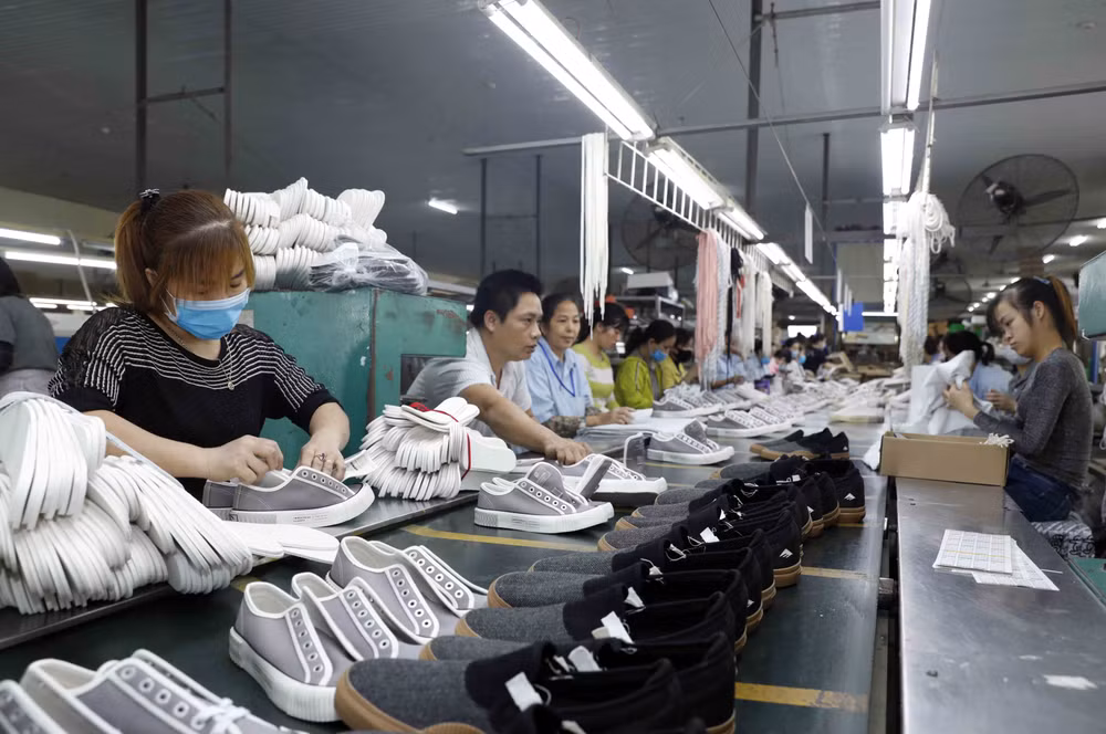 Sept mois : Les exportations vietnamiennes de chaussures et sandales en hausse ảnh 1