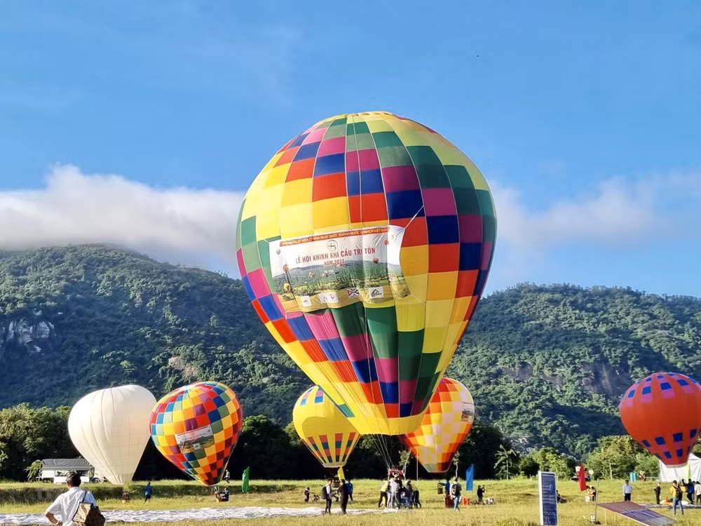 Le Vietnam accueille 3 millions de touristes lors des jours fériés de la Fête nationale ảnh 2