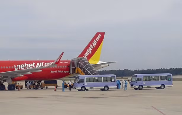 Coronavirus : Vietjet Air rapatrie près de 240 Vietnamiens du Myanmar ảnh 1