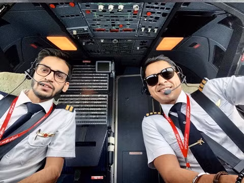 Les avions sont de retour dans le ciel ảnh 2