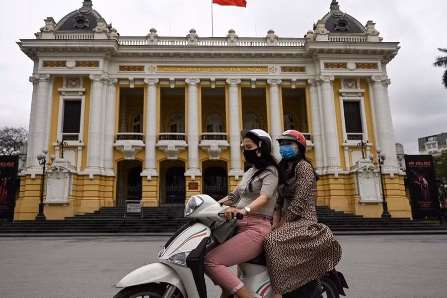 Byline Times: Une pyramide à 4 étages aide le Vietnam à contrôler le COVID-19 ảnh 1