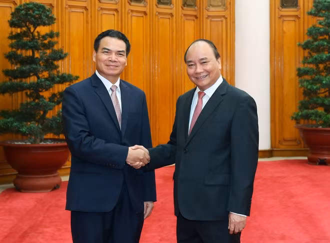 Nguyên Xuân Phuc reçoit le président du Bureau du gouvernement laotien ảnh 1