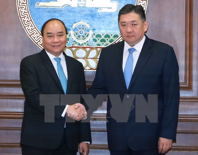 Le PM Nguyen Xuan Phuc rencontre le président du Parlement mongol ảnh 1